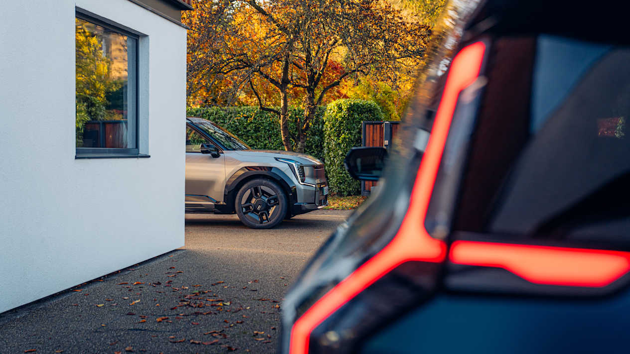 Kia sponsors Grand Designs Live with EV9 and EV6