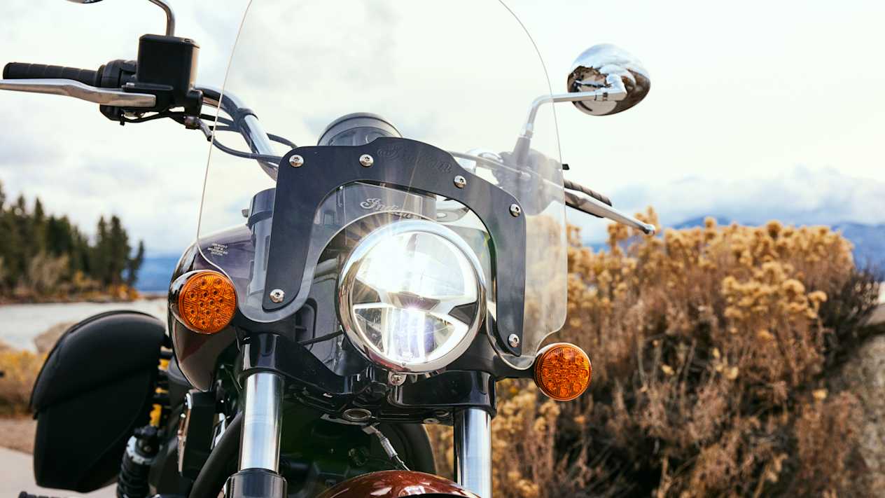 Indian Super Scout 2025 : détail phare avant