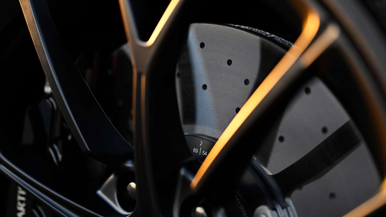 Aston Martin Vantage 2024 : détail disque de freins