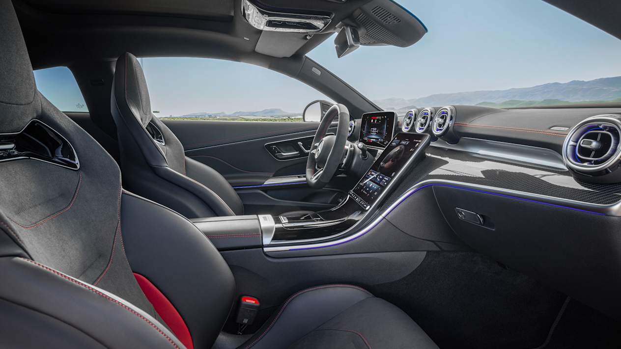 Mercedes CLE 53 AMG 2024 : intérieur vu du siège passager