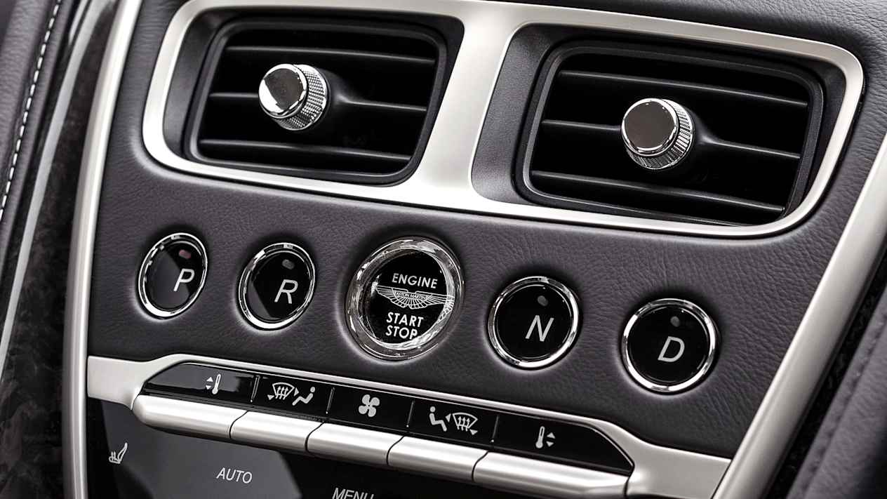 Panneau de commandes Aston Martin DB11