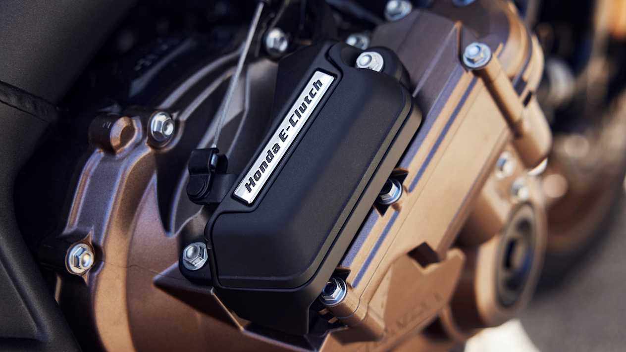 Honda CB650R 2024 : embrayage électronique