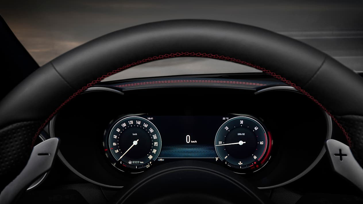 Alfa Romeo Giulia 2022 : Compteurs digitaux avec affichage Heritage