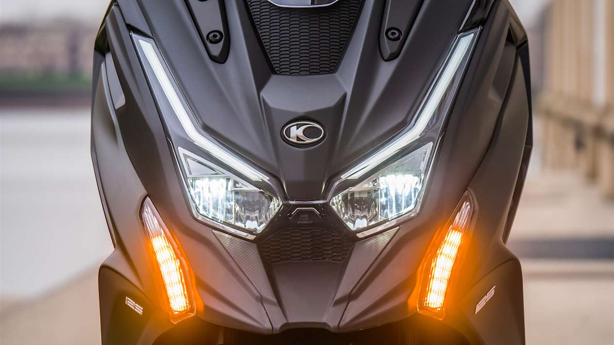 Kymco DTX 125 2024 : détail phares avant