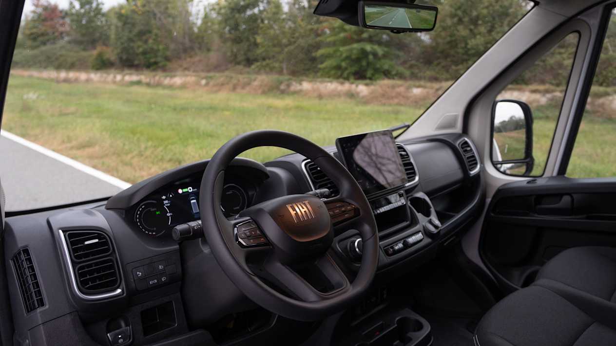 Fiat Ducato 2024 : intérieur et planche de bord