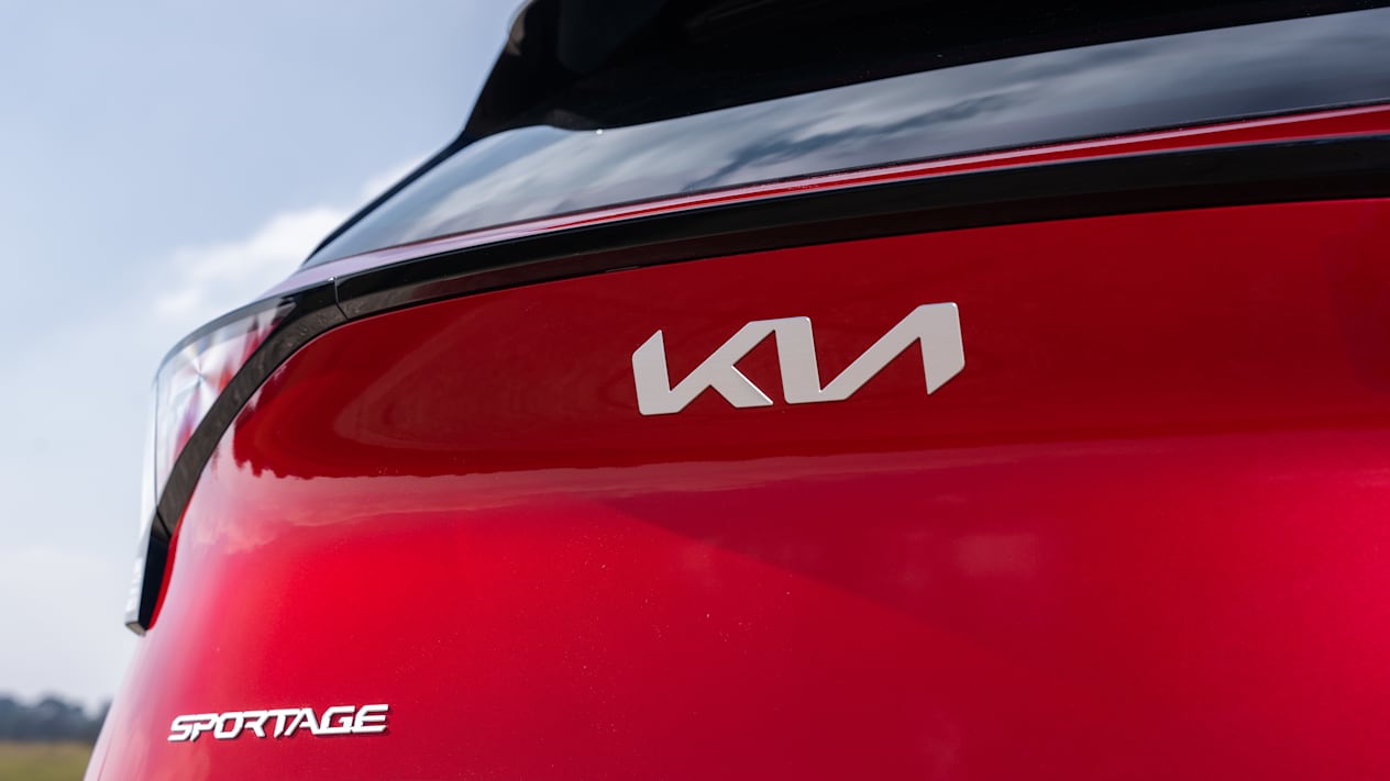 KIA EV9 AND SPORTAGE WIN AT AM AWARDS