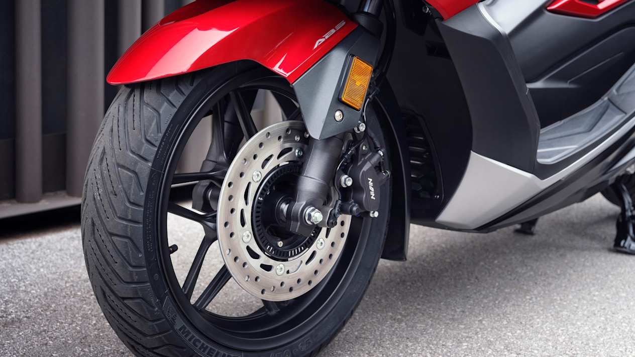 Honda Forza 350 2023 : disque de freins roue avant