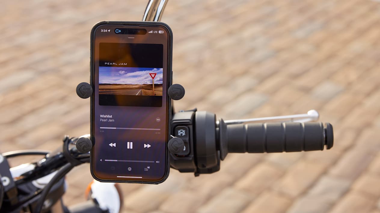 Indian Scout Classic 2025 : détail support téléphone