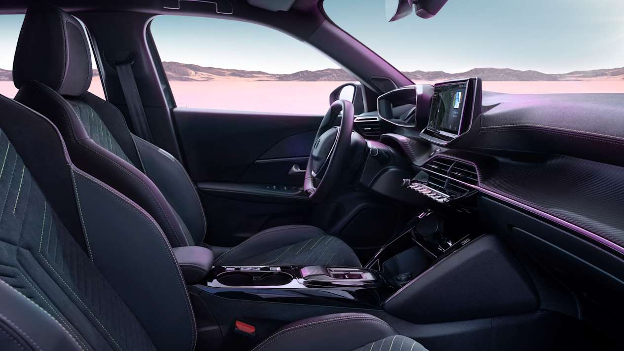 Peugeot 2008 2023 : intérieur de l'habitacle vu de côté