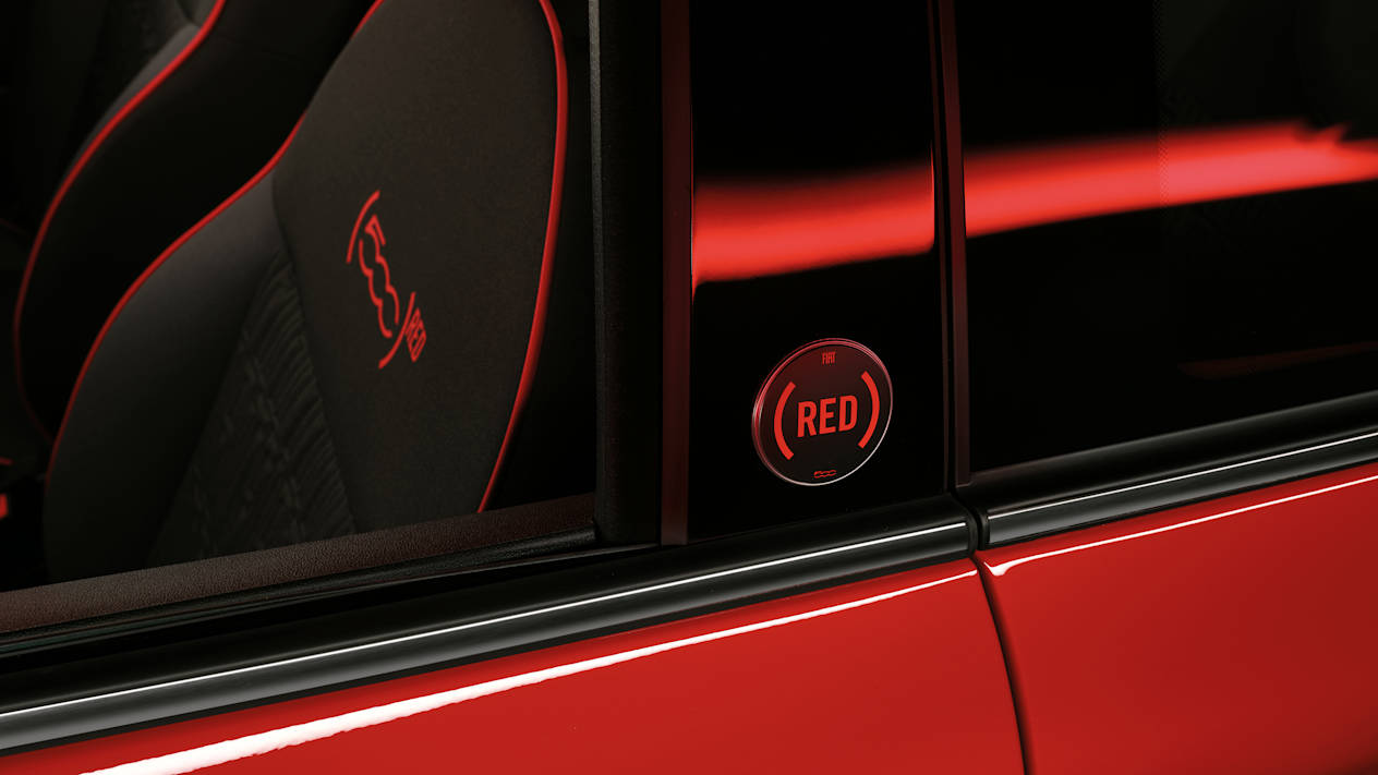 Fiat 500 Hybrid (RED) : logo RED