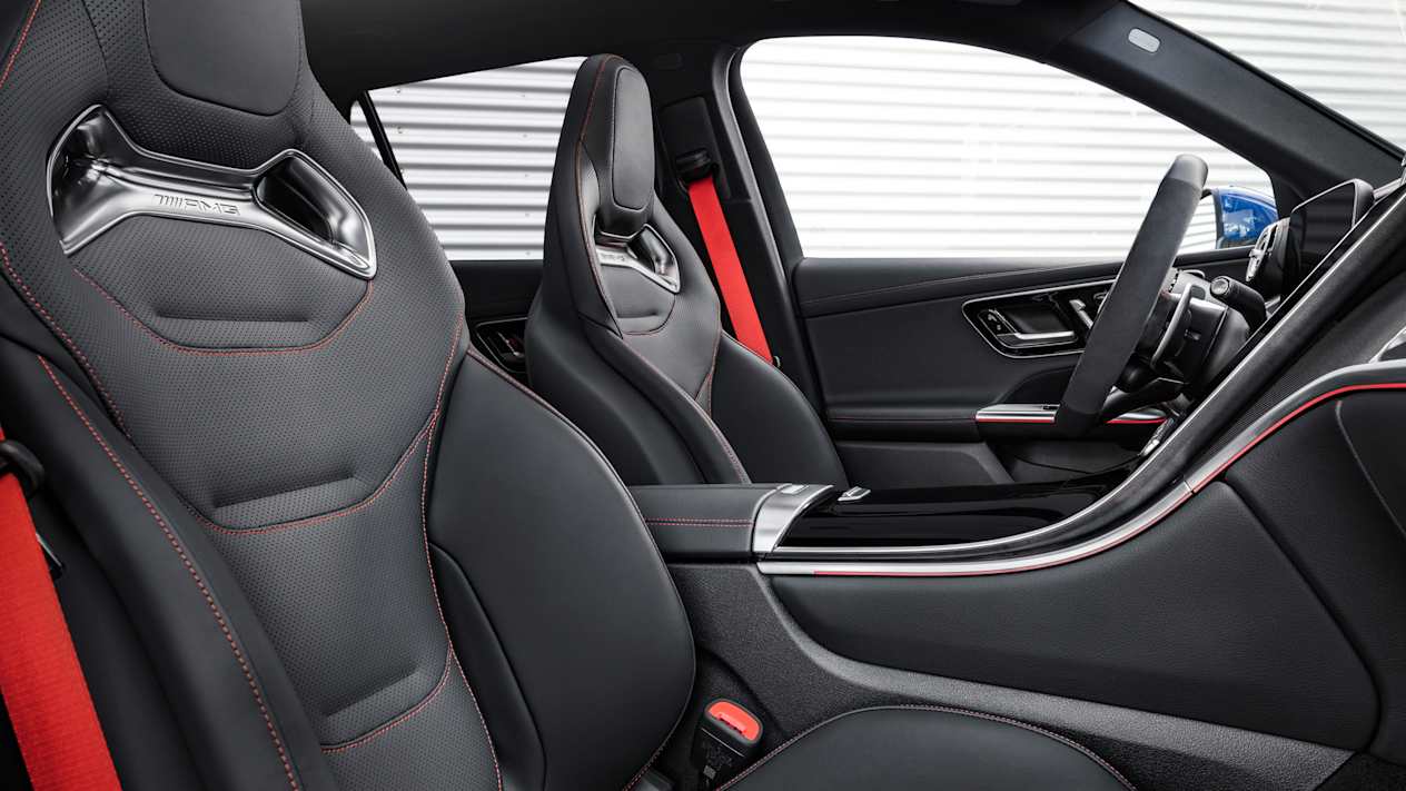 Mercedes GLC 43 AMG 2023 : sièges avant