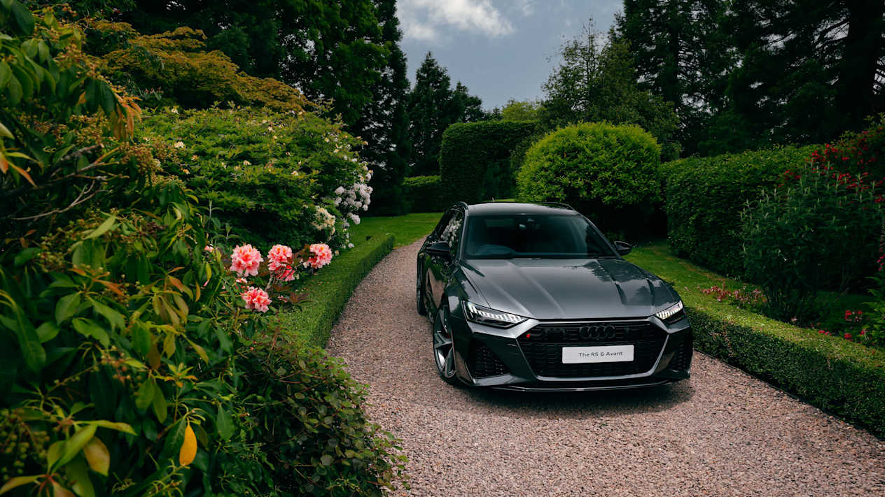 Audi RS 6 Avant surrounded by the garden of Seasyde House
