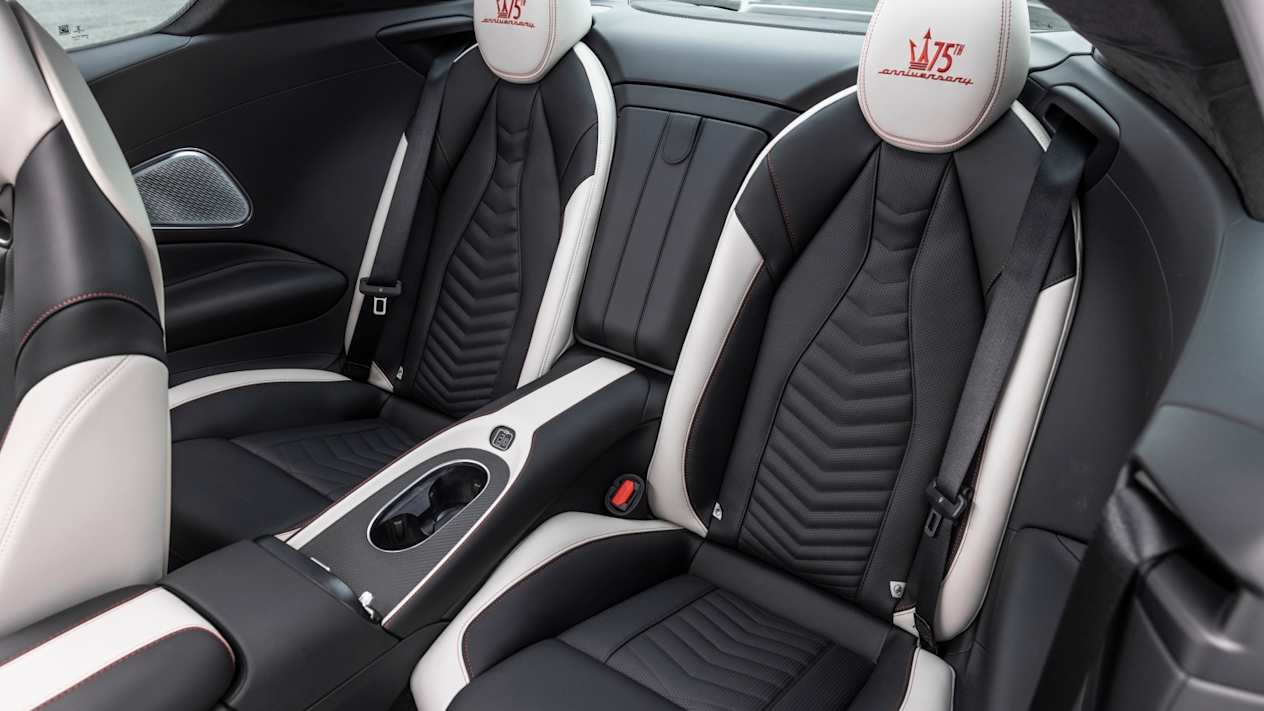 Maserati GranTurismo sieges arrieres