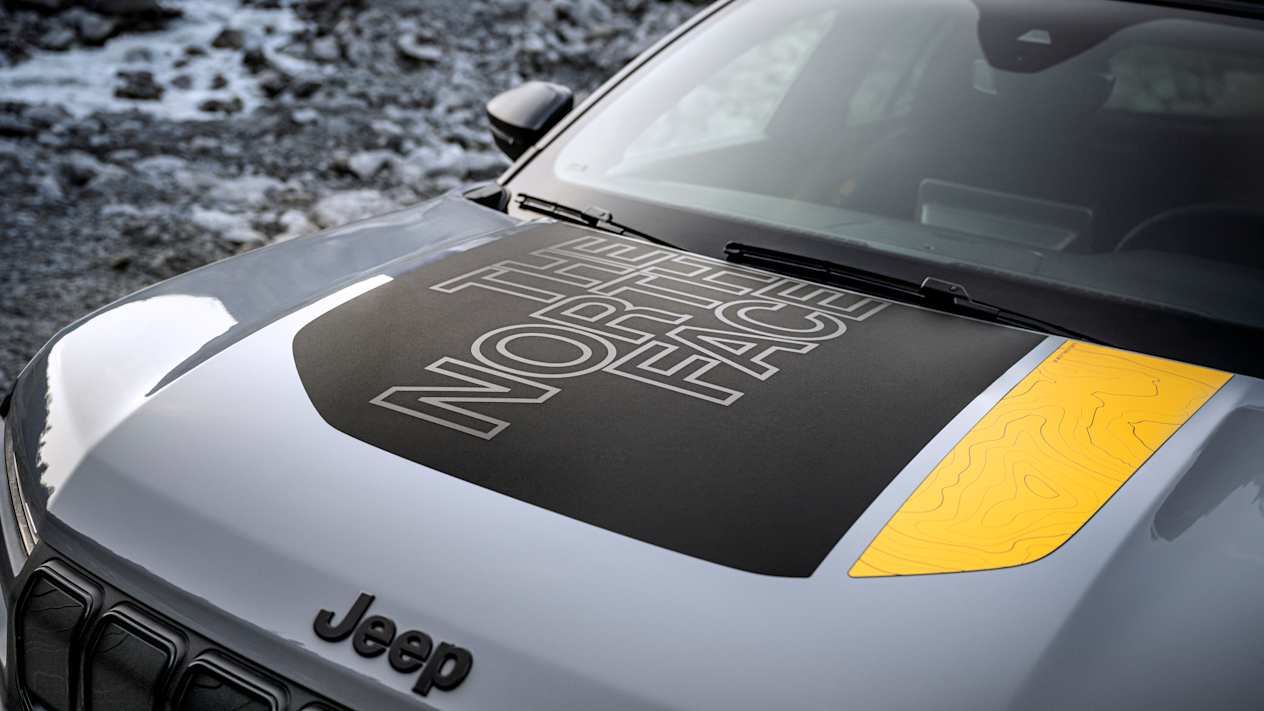 Jeep Avenger 4x3 North Face 2024 : détail capot