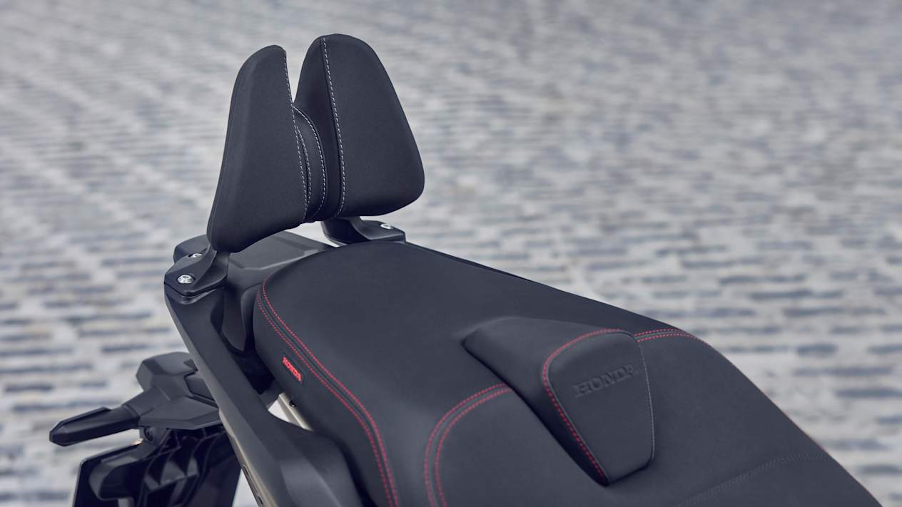 Honda Forza 750 2025 selle biplace et dosseret