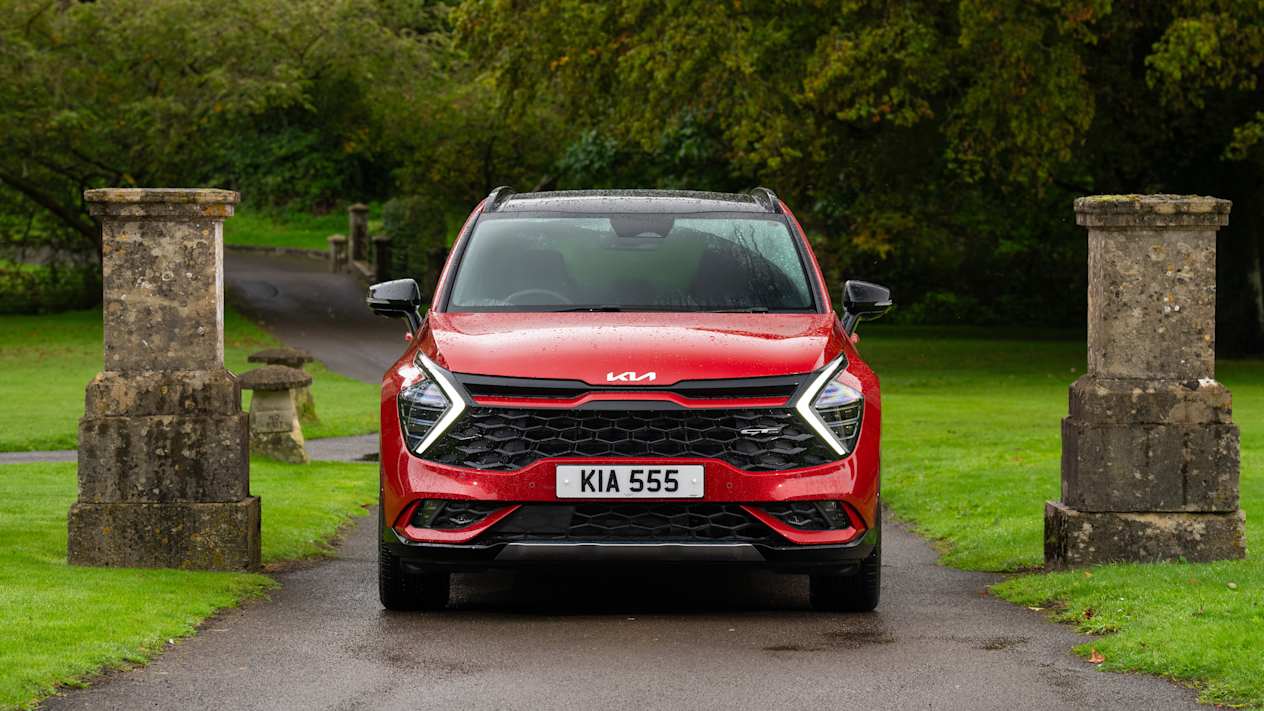 KIA EV9 AND SPORTAGE WIN AT AM AWARDS