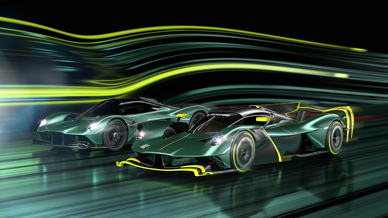 Aston Martin Valkyrie AMR Pro : Trois quart avant aux côtés de la Valkyrie de route
