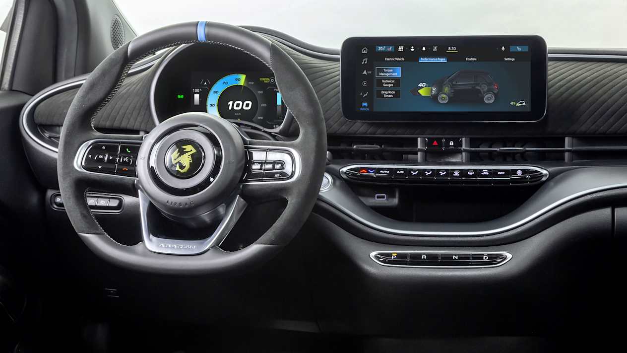 Fiat Abarth 500e Scorpionissima : Zoom habitacle zone conducteur