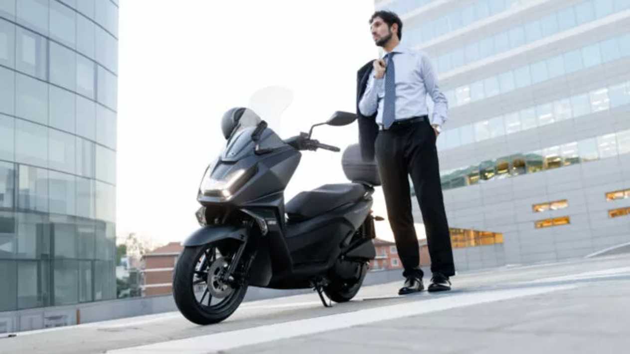 Kymco Sky Town 125 avec pilote