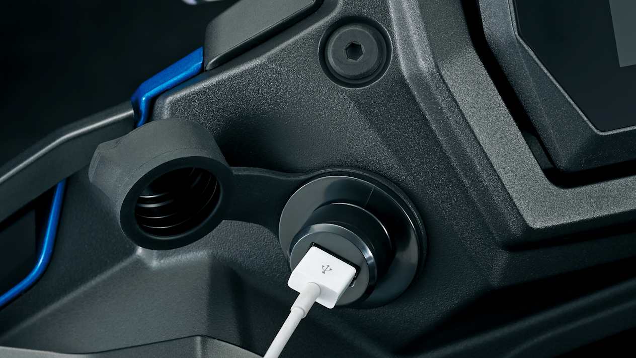 Suzuki GSX-S1000 prise usb