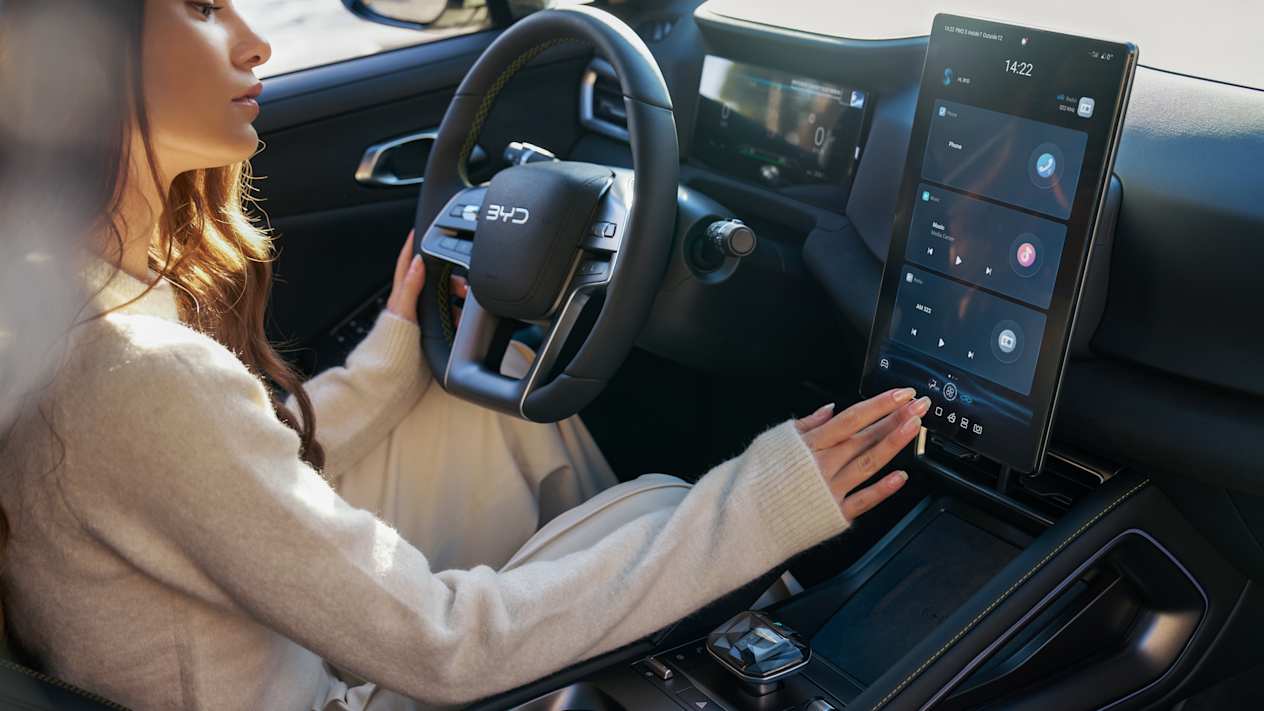 BYD Atto 2 2025 : écran tactile avec modèle