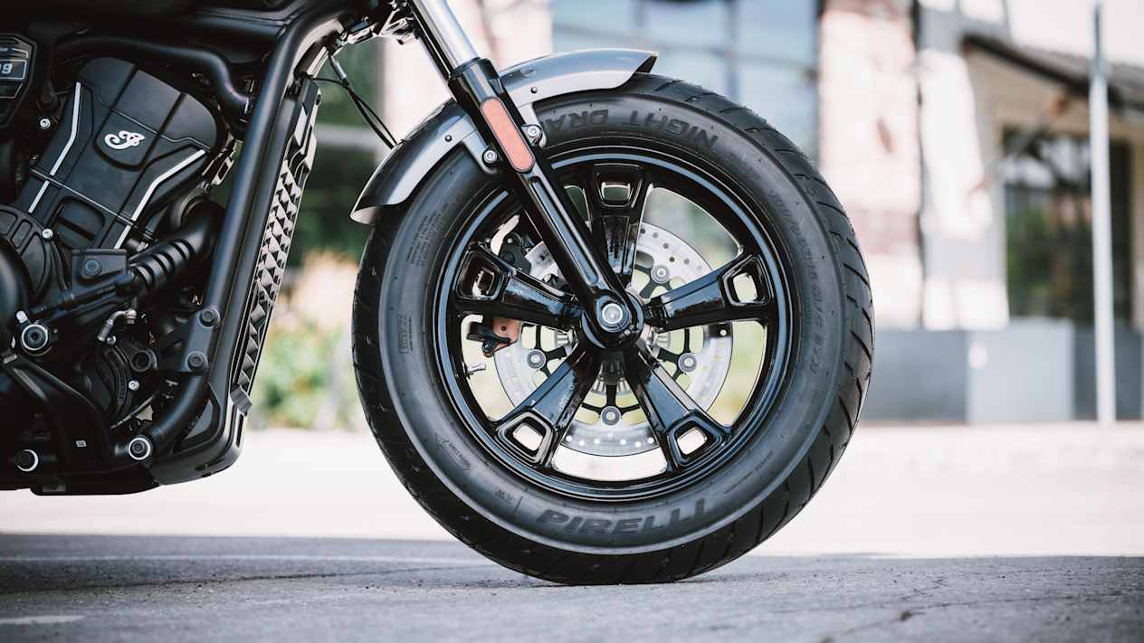 Indian Scout Sixty Bobber Limited 2025 : détail roue avant