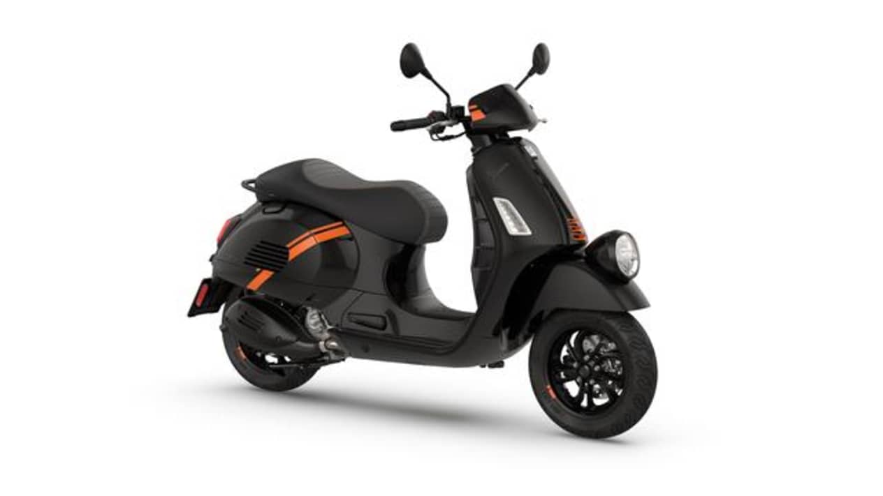 Vespa GTV Nero Convinto.