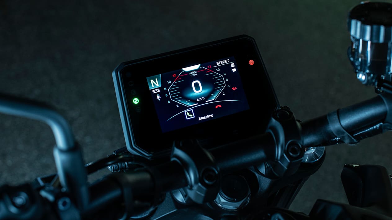 Yamaha MT-09 2024 : écran tactile compteurs