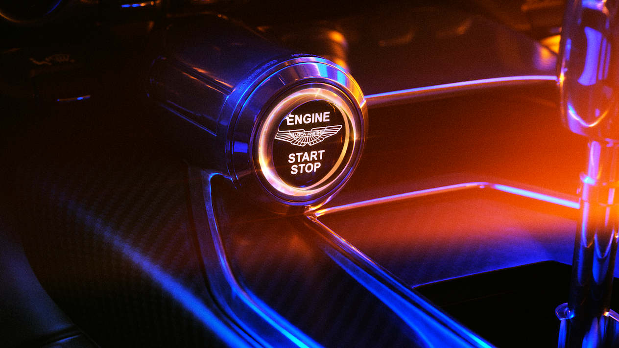Aston Martin Valour : bouton allumage moteur