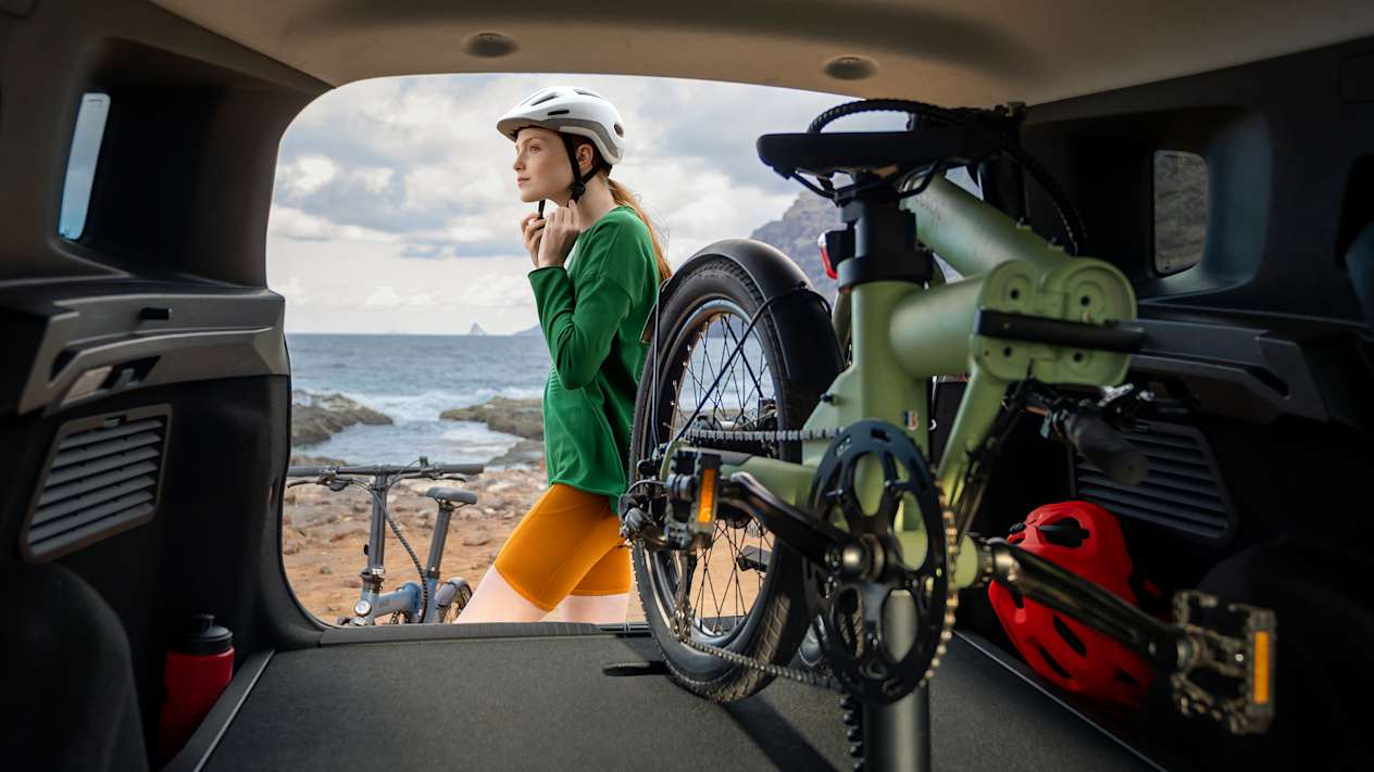Citroën C3 Aircross 2024 : vue intérieure du coffre avec VTT