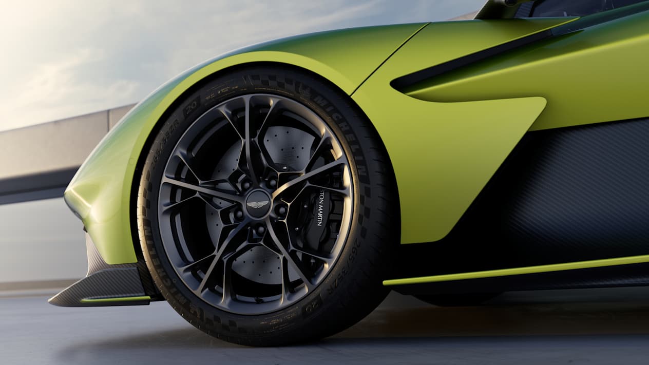 Aston Martin Valhalla 2025 : détail roue avant