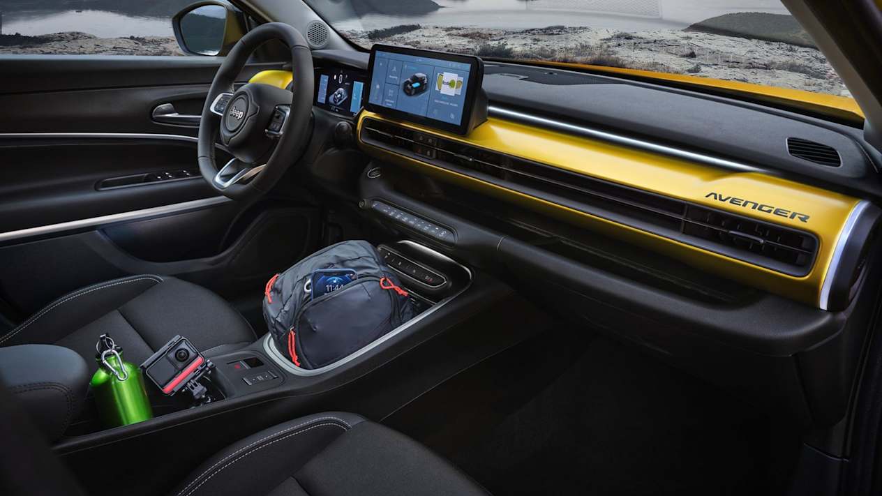 Jeep Avenger 2022 : Intérieur depuis porte passager