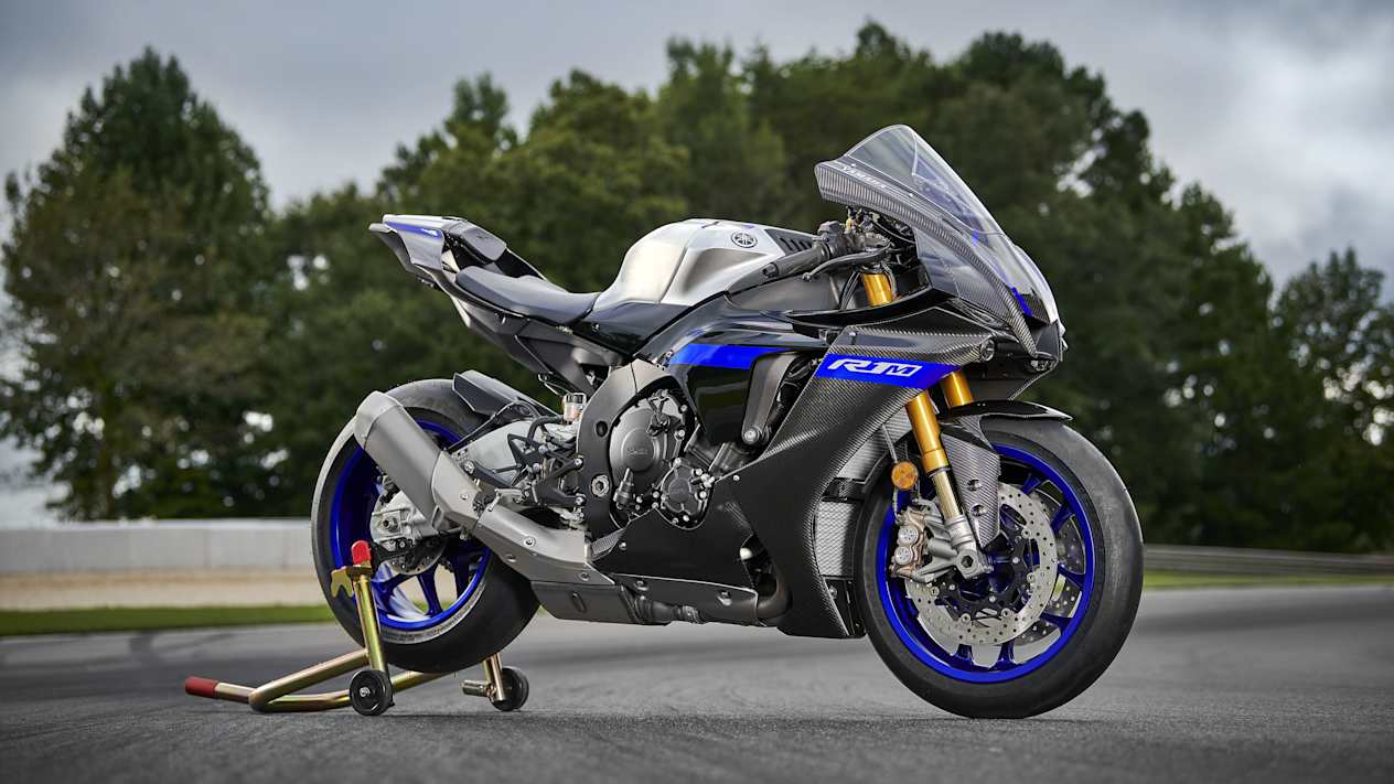 Yamaha R1M à l'arrêt 
