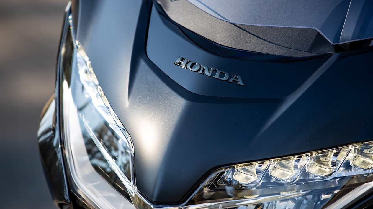 Honda Gold Wing GL1800 2021 : badge sur carénage avant