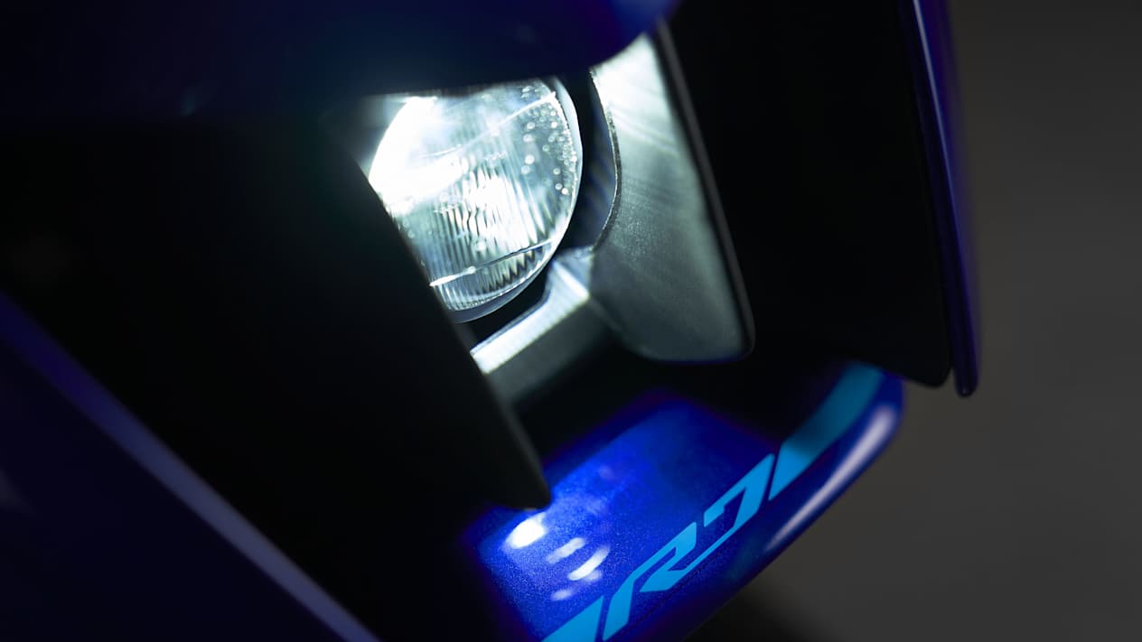 Yamaha R7 phare zoom