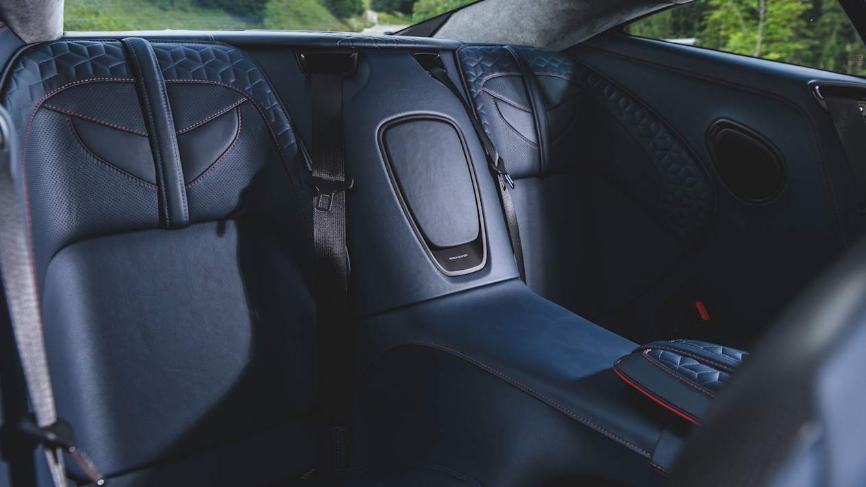 Aston Martin DBS : Places arrière