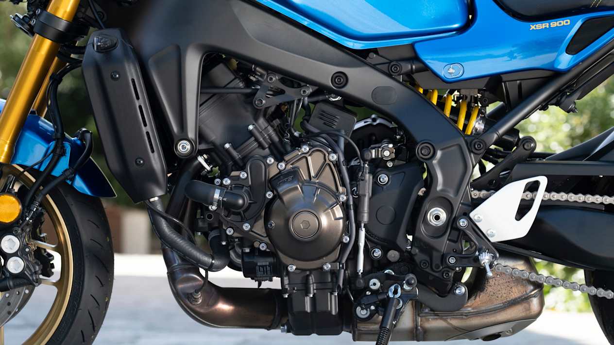 Yamaha XSR900 2022 Legend Blue : moteur