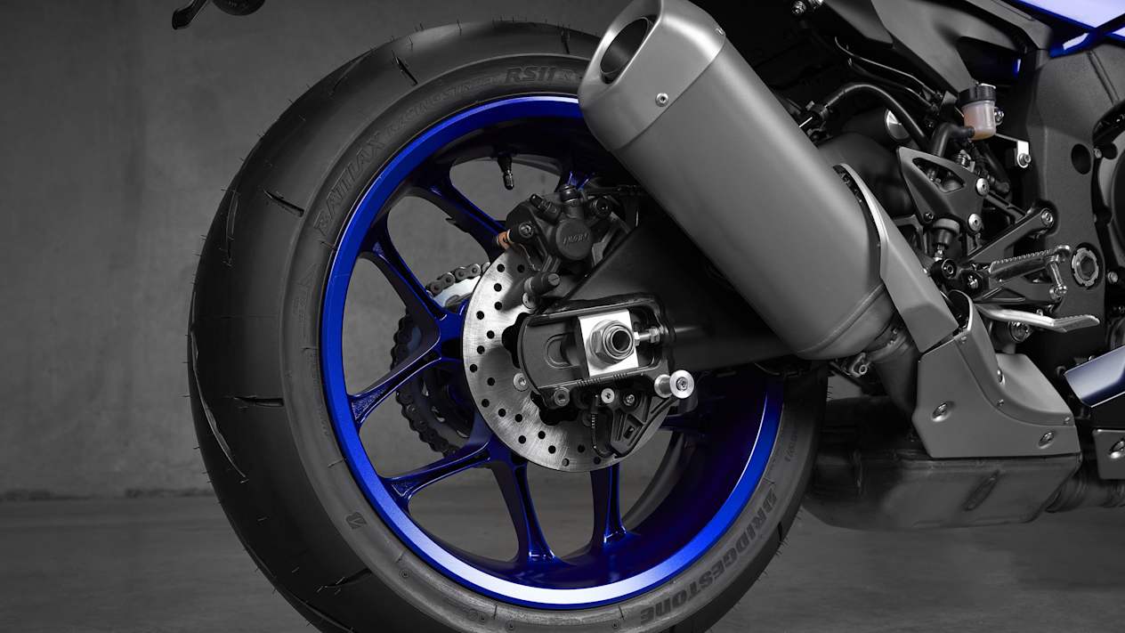 Yamaha R1 roue arrière et échappement