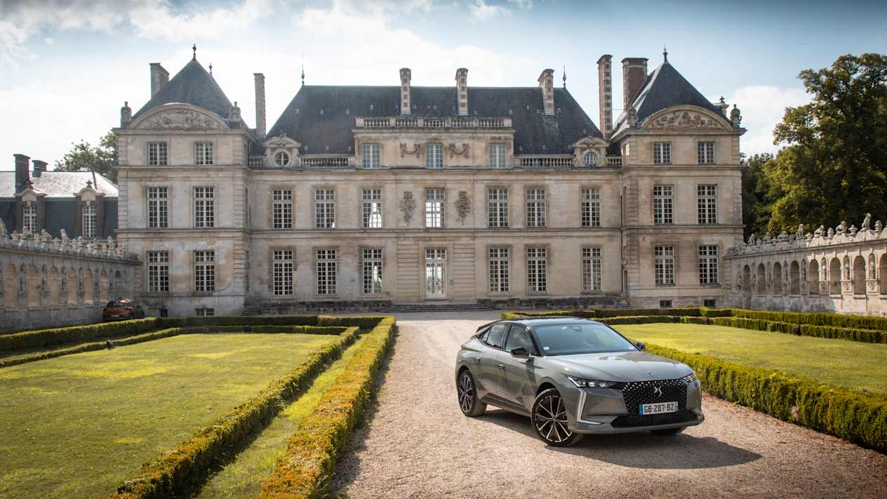 DS 4 au Château de Chantilly : vue panoramique du logis