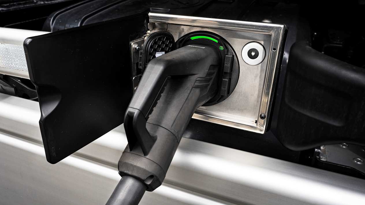Mercedes-Benz eActros prise de recharge