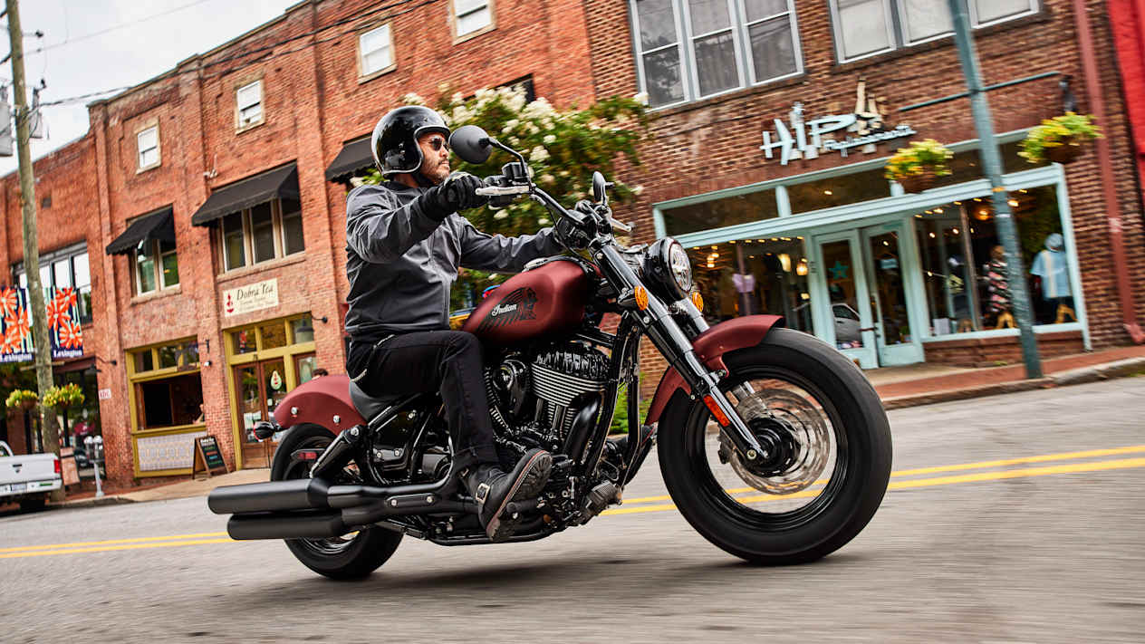 Indian Chief Bobber Dark Horse 2025 : trois quarts avant droit sur route