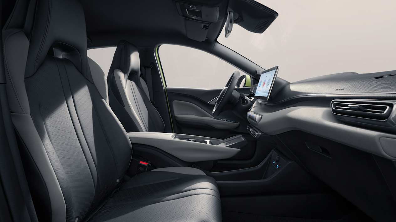 BYD Dolphin Surf 2025 : intérieur vu du siège passager avant