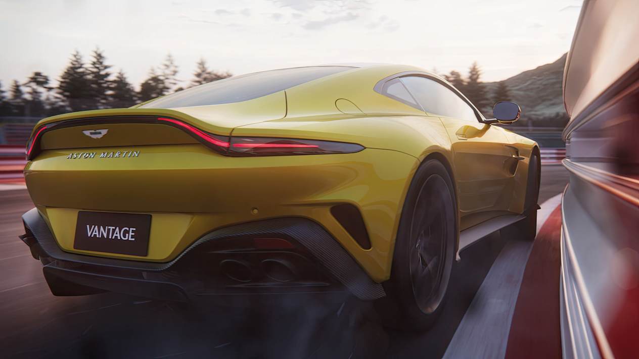 Aston Martin Vantage 2024 : gros plan en trois quarts arrière droit sur circuit