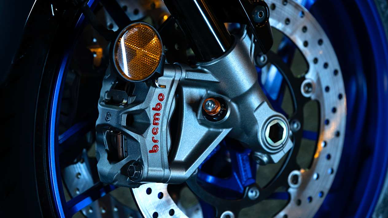 Yamaha MT-09 SP 2024 : détail étriers Brembo