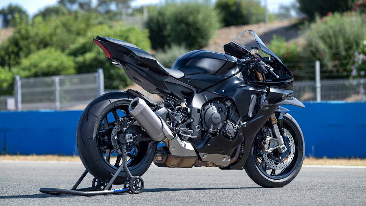 Yamaha R1 RACE 2025 : arrière