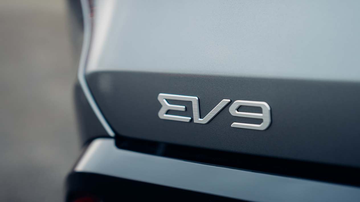 KIA EV9 AND SPORTAGE WIN AT AM AWARDS