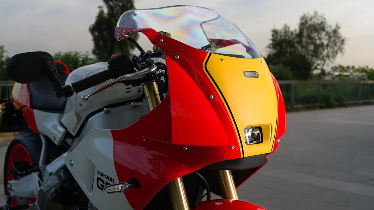 Yamaha XSR900 GP 2024 : carénage avant