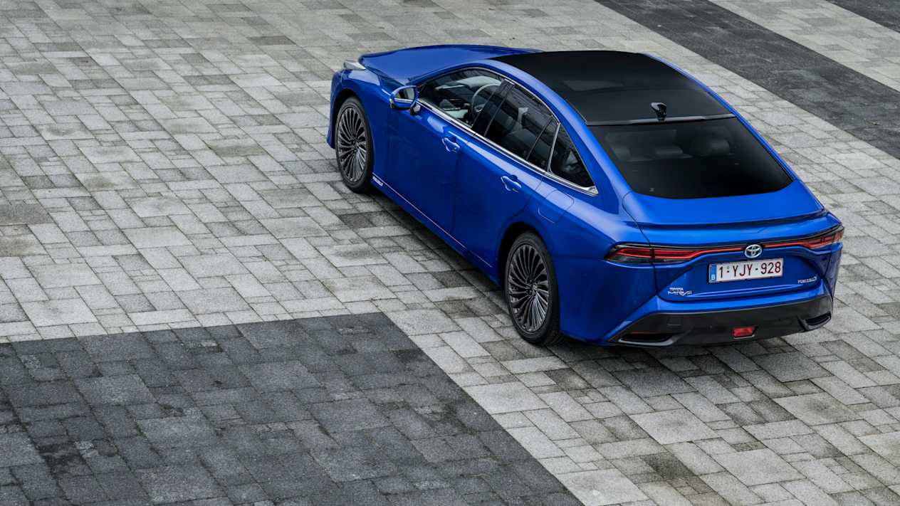 Toyota Mirai vue trois quart arrière