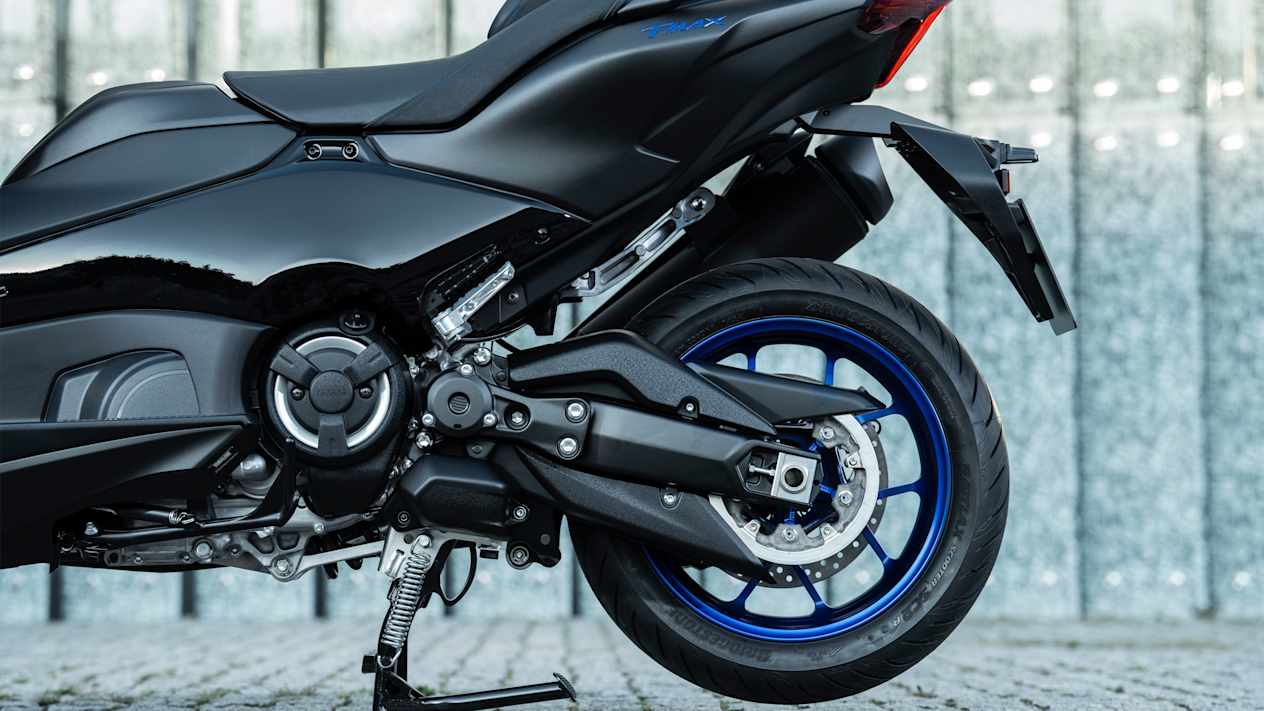 Yamaha TMAX 2025 : détail moteur et roue arrière