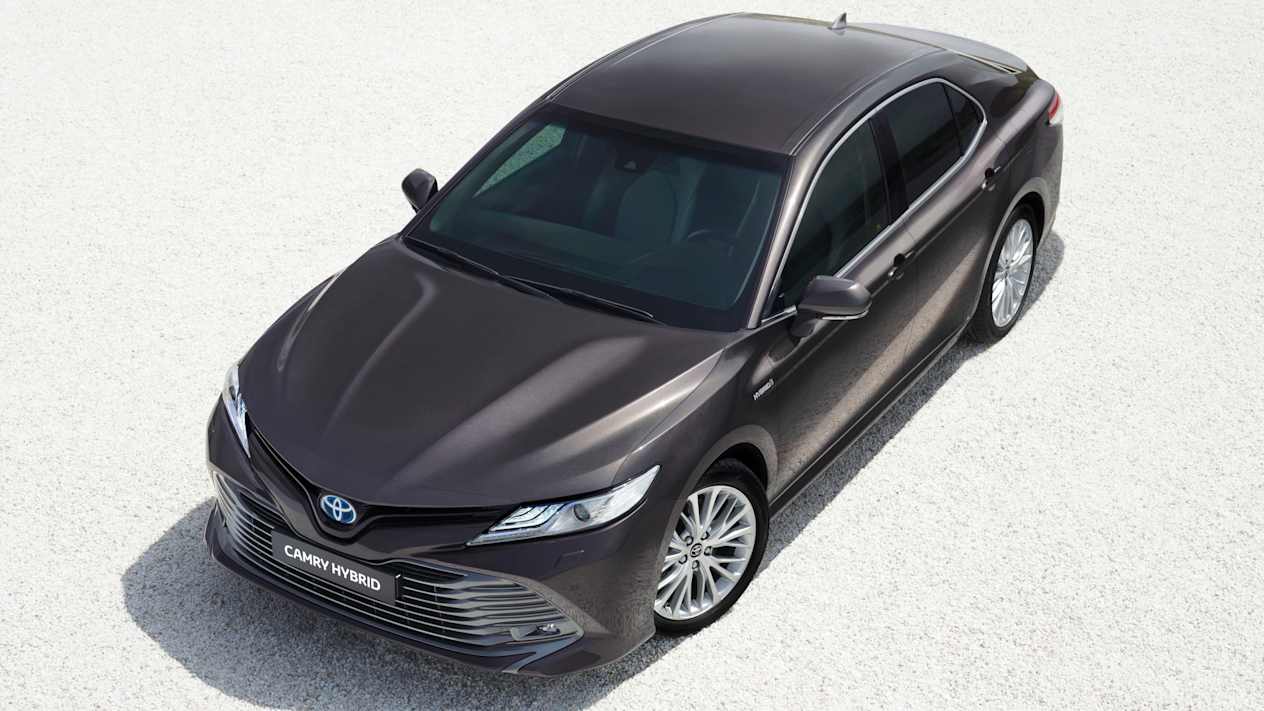Toyota Camry vue trois quart avant